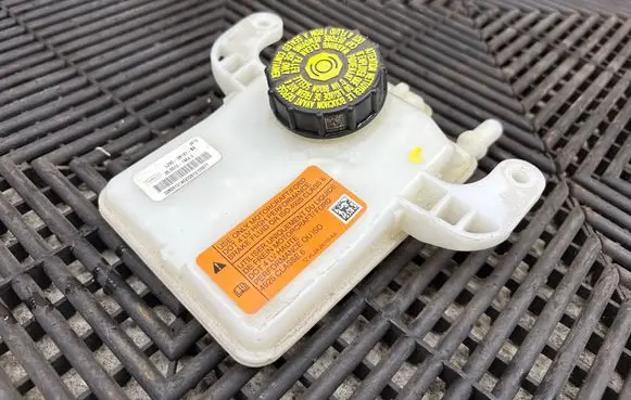 Ford Mustang Mach-E Brake fluid reservoir 26551314623 LW9C2N147BA
