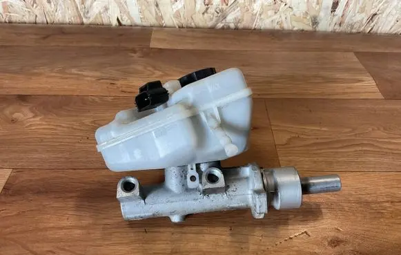 Ford Mondeo Mk III Master brake cylinder 2S712422 0204024728