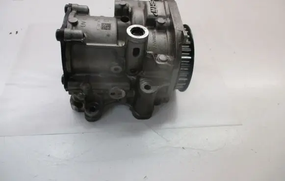 Volkswagen Golf VII Oil pump 04L145305 04L145208D CLH