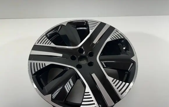 Maserati Grecale R21 alloy rim