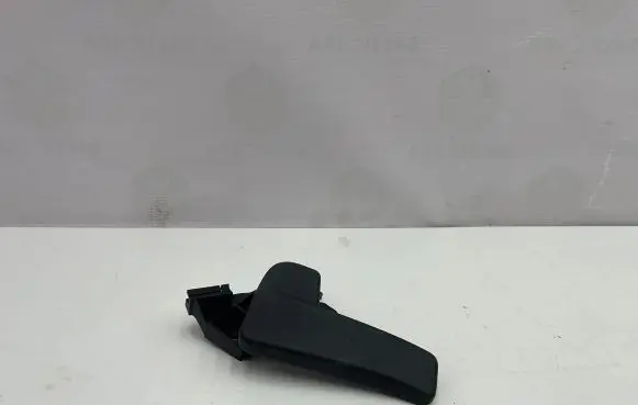Volkswagen Jetta VI Engine bonnet (hood) release handle 5C1823533 6r1823633