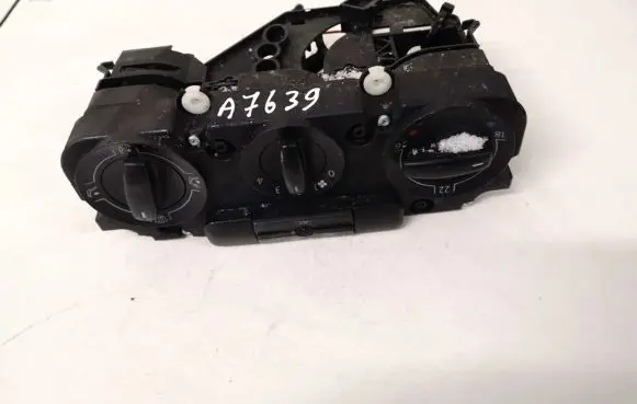 Volkswagen Golf V Climate control unit