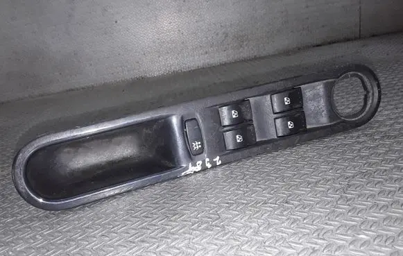 Renault Espace - Grand espace IV Electric window control switch 8200250650