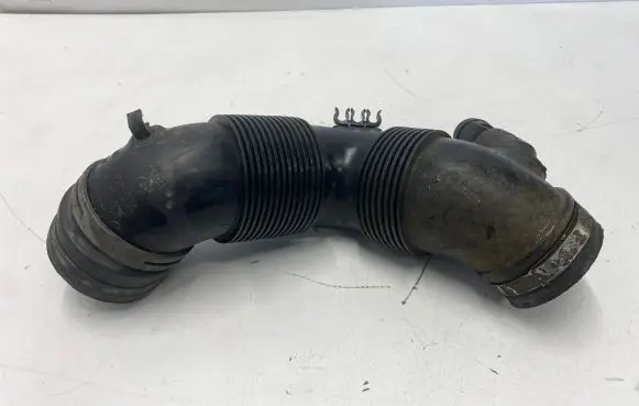 Audi A3 S3 8P Air intake hose/pipe 3c0129654