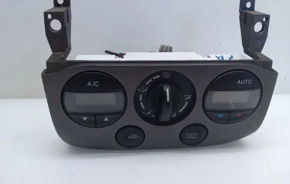 Nissan Primera Climate control unit 275109F600