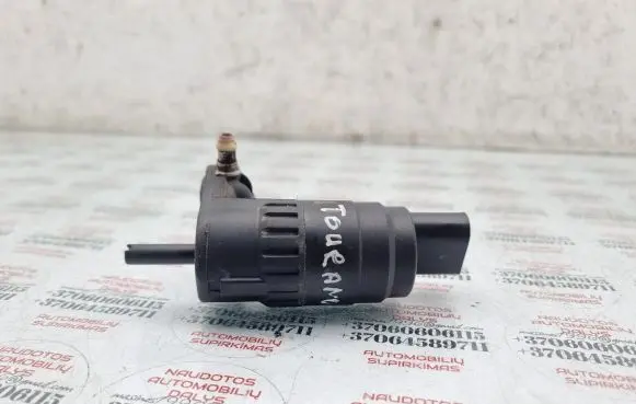 Volkswagen Touran I Windshield washer spray nozzle 1K6955651