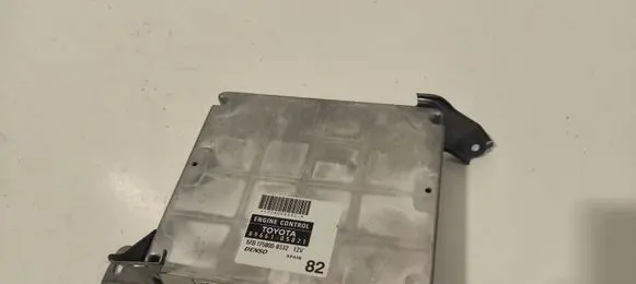 Toyota Avensis T250 Engine control unit/module 8966105821 1758008332