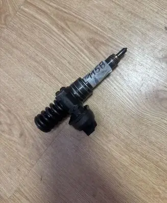 Volkswagen Caddy Fuel injector 0414720313 038130073BN