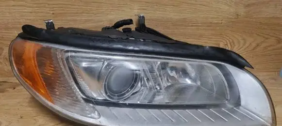 Volvo V70 Headlight/headlamp 31283918