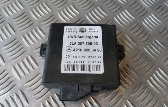 Mercedes-Benz E W210 Light module LCM A2108206426 5LA00750803