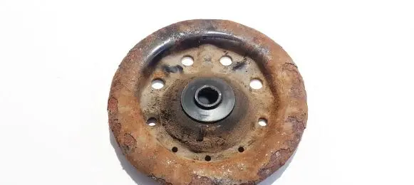 Toyota Avensis T220 Coil spring mount 