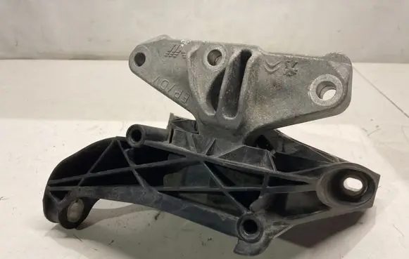 Peugeot 3008 II Engine mount bracket 9807992680