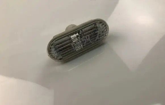 Front fender indicator light