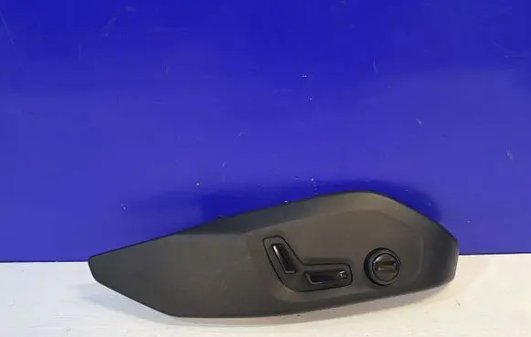 Volvo XC90 Front door seat control surround trim 31419930 39831636