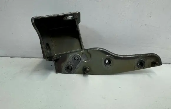 Jaguar F-Pace Fender mounting bracket HK8316290BB