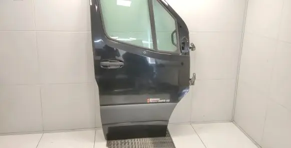 Mercedes-Benz Sprinter W907 W910 Front door
