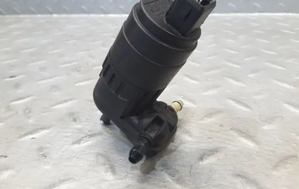 Volvo C30 Windscreen/windshield washer pump 55702893 430036418
