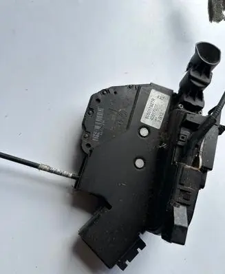Renault Captur Loading door lock 805017927R 40517207 3G12