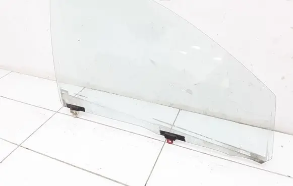 Toyota Yaris Front door window glass four-door