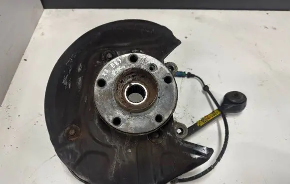 BMW X3 E83 Front wheel hub