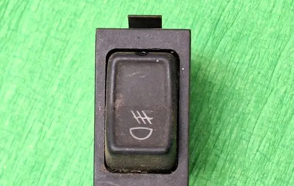 Volkswagen Polo II 86C 2F Fog light switch 321941535