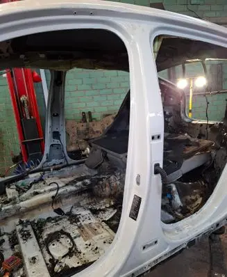 Volvo C40 Pillar (middle) 