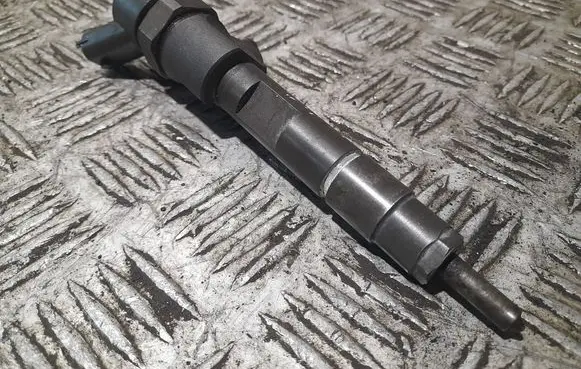 Volvo S40, V40 Fuel injector 7700111014 0445110021