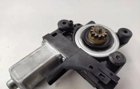 Volvo V70 Front door window regulator motor 970713101 1003147