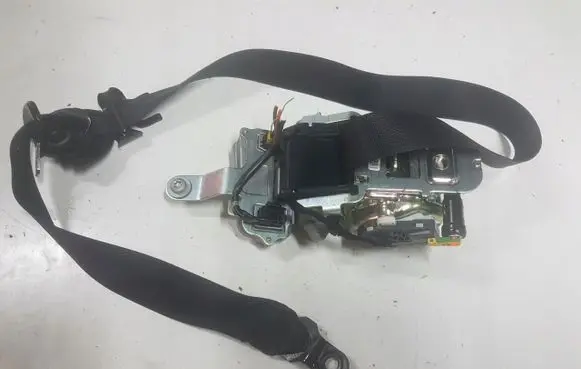 Mercedes-Benz E W212 Seat belt trim 