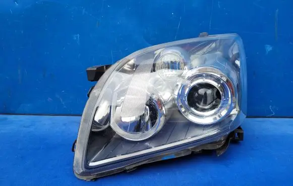 Toyota Avensis T250 Headlight/headlamp 35109