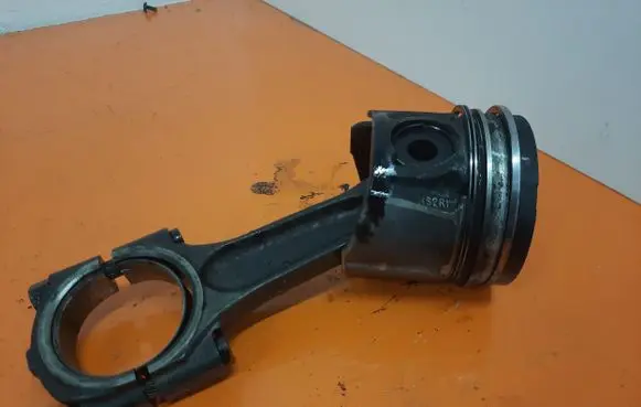 Volvo V50 Piston 085190