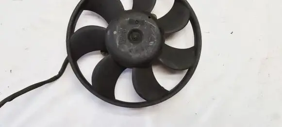 Radiator cooling fan shroud