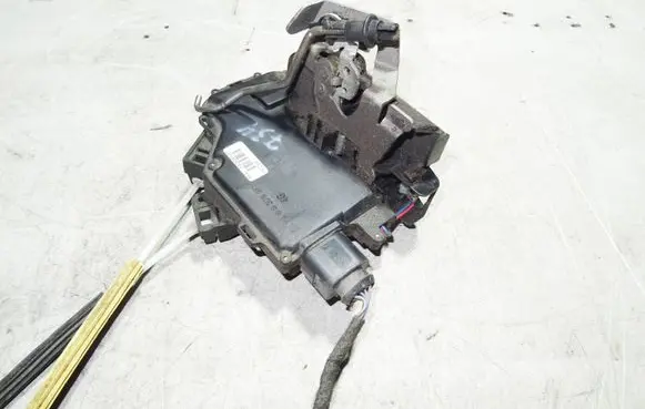 Audi A6 S6 C5 4B Rear door lock 4B0839015G