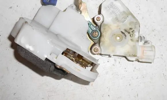 Suzuki Grand Vitara II Tailgate/trunk/boot lock/catch/latch 8055265J00