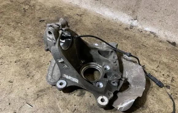 BMW 2 F45 Front wheel hub 6870838