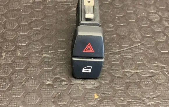 BMW 5 F10 F11 Hazard light switch 9161896 6131