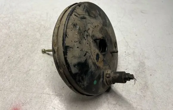 Volkswagen Golf III Brake booster 1H1614101C