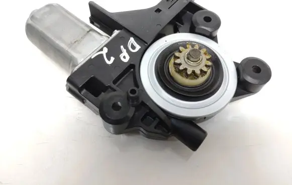 Volvo V70 Front door window regulator motor 970714102
