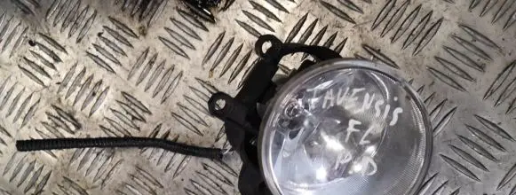 Toyota Avensis T270 Front fog light 8121002110
