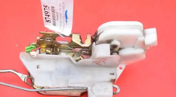 Mitsubishi Outlander Front door lock