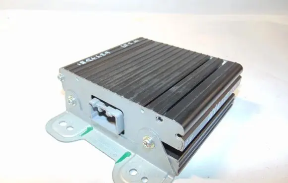 Mercedes-Benz R W251 Voltage converter/converter module A2049820020
