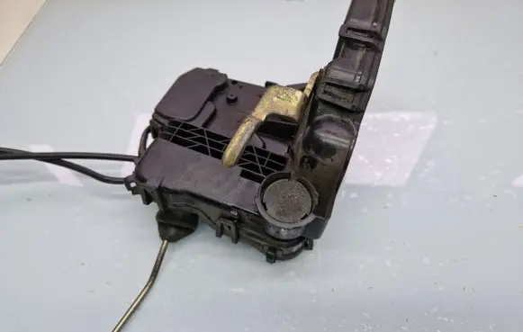 Mercedes-Benz E W211 Front door lock 020R2