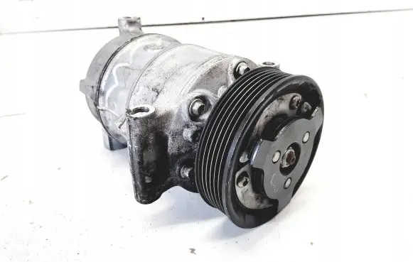 Volkswagen Golf VI Air conditioning (A/C) compressor (pump) 5K0820803C