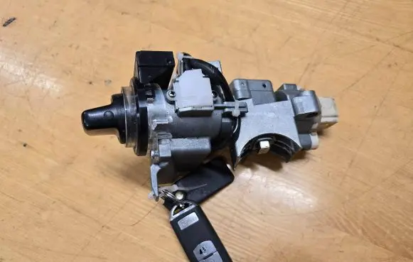Mazda CX-7 Ignition lock D46166938B X1T26271D
