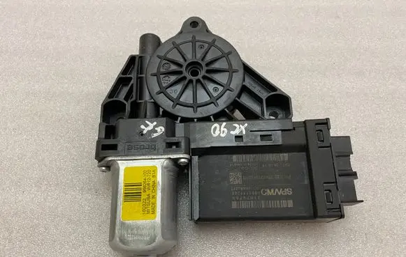 Volvo XC60 Rear door window regulator motor 31674759