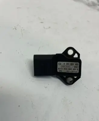 Volkswagen Golf VI Air pressure sensor 0281002401 038906051C