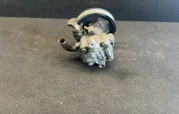 Volkswagen PASSAT B5.5 Power steering pump 038145255D