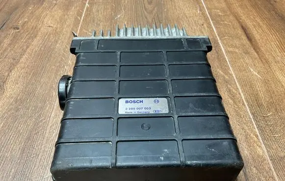 Mercedes-Benz E W124 Engine control unit/module ECU 0285007003 0045452332