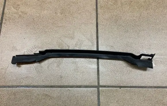 Audi A3 S3 8V Radiator trim 8V0121331