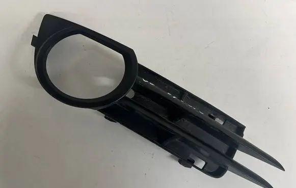 Audi A3 S3 8P Front bumper lower grill 8p3807682a